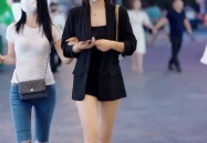 最火的三里屯小姐姐是谁,揭秘当红小姐姐的传奇魅力