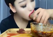 小姐姐挑战很黏的东西,小姐姐们的趣味黏物大挑战