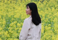 英德小姐姐路边,演绎跨国友谊佳话