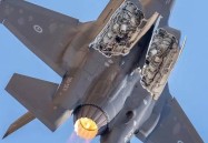 歼-10C对阵F-35胜算几何？台湾退役少将：几乎毫无胜算！_h44f 10c